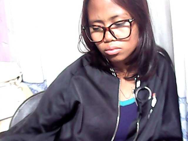 Natalie-Luxa live cam on BongaCams