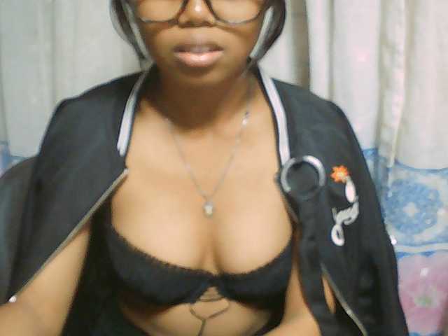 Natalie-Luxa live cam on BongaCams