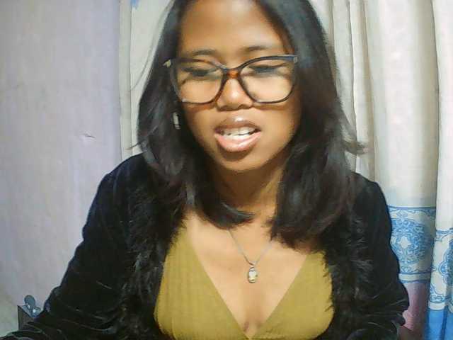 Natalie-Luxa live cam on BongaCams
