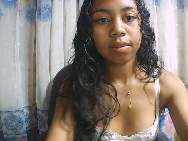 Natalie-Luxa live cam on BongaCams