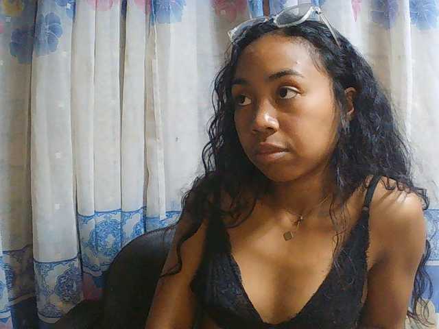 Natalie-Luxa live cam on BongaCams