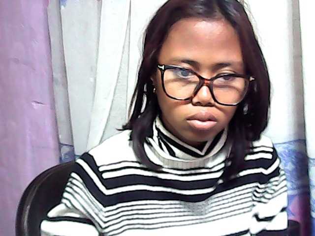 Natalie-Luxa live cam on BongaCams