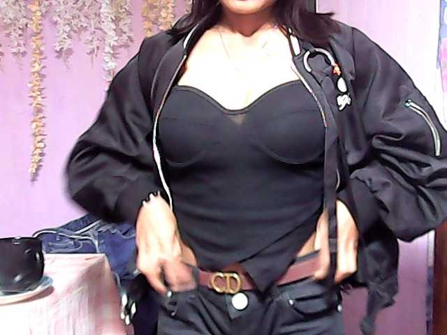 Natalie-Luxa live cam on BongaCams