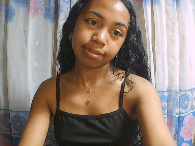 Natalie-Luxa live cam on BongaCams