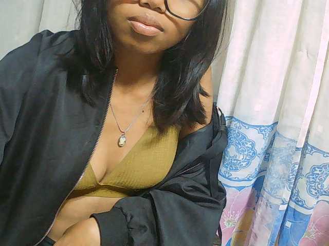 Natalie-Luxa live cam on BongaCams