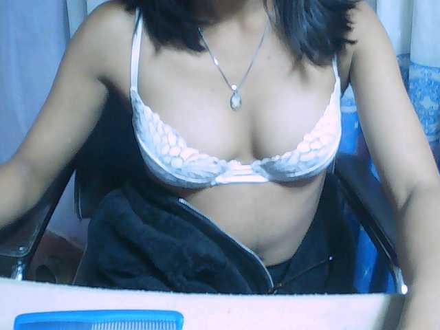 Natalie-Luxa live cam on BongaCams