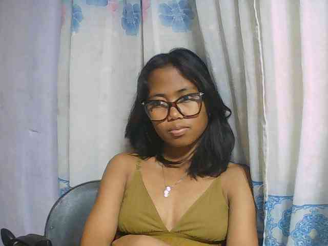 Natalie-Luxa webcam