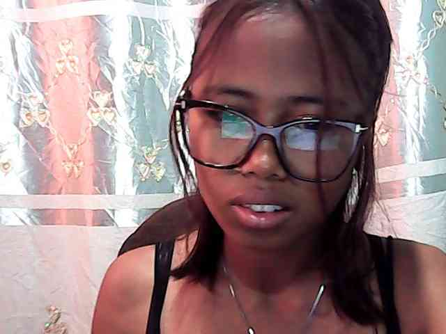 Natalie-Luxa webcam
