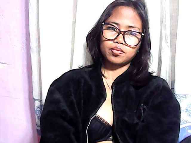 Natalie-Luxa webcam