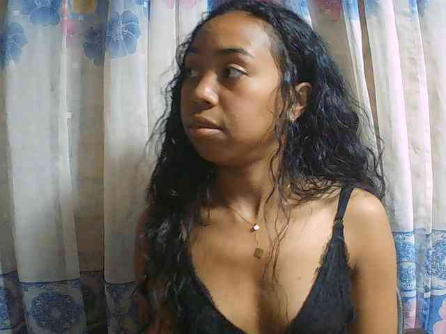 Natalie-Luxa webcam