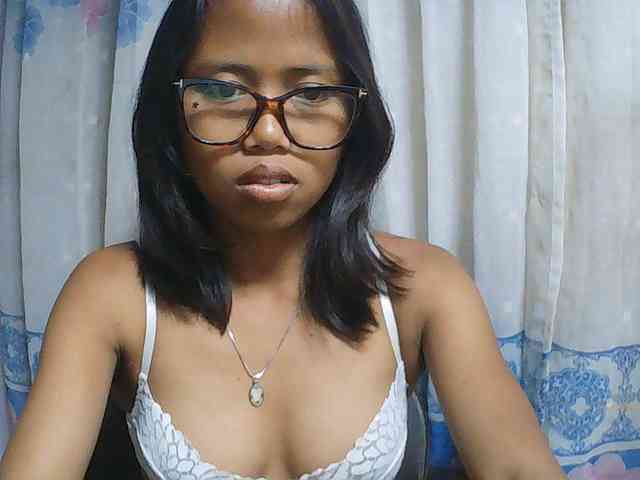Natalie-Luxa webcam