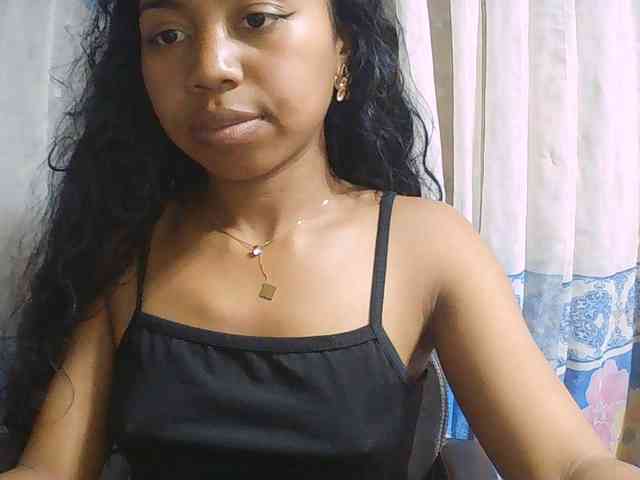 Natalie-Luxa webcam