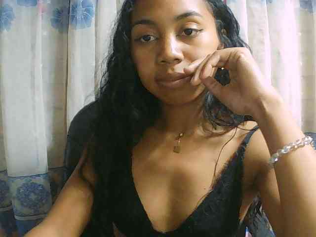Natalie-Luxa webcam