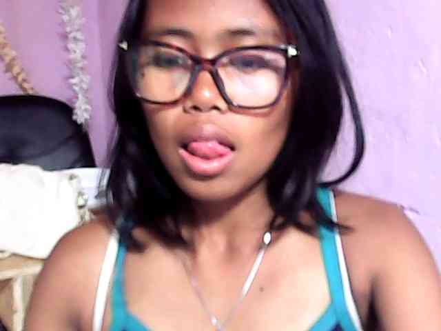 Natalie-Luxa webcam