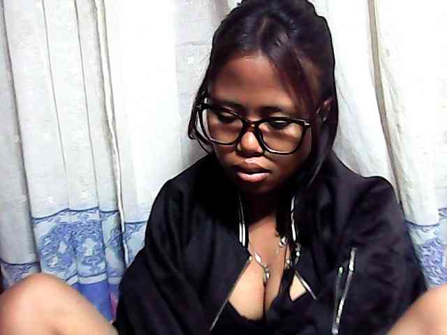 Natalie-Luxa webcam