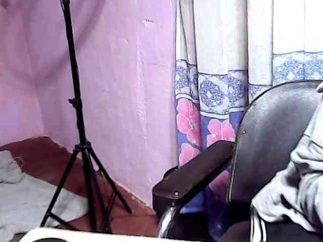 Natalie-Luxa webcam