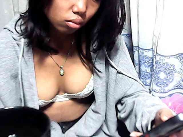 Natalie-Luxa webcam