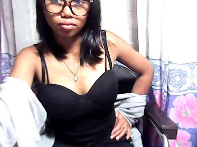 Natalie-Luxa webcam