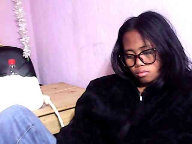 Natalie-Luxa webcam
