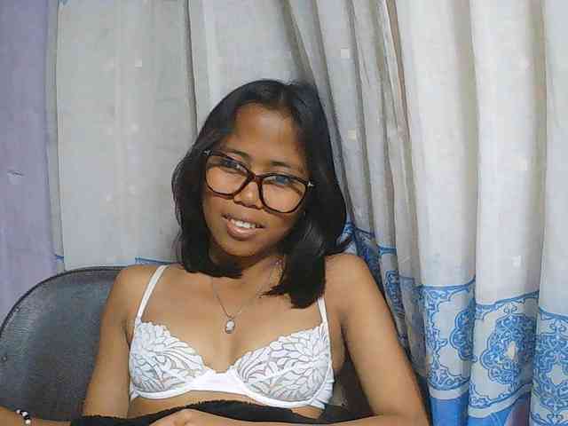 Natalie-Luxa webcam