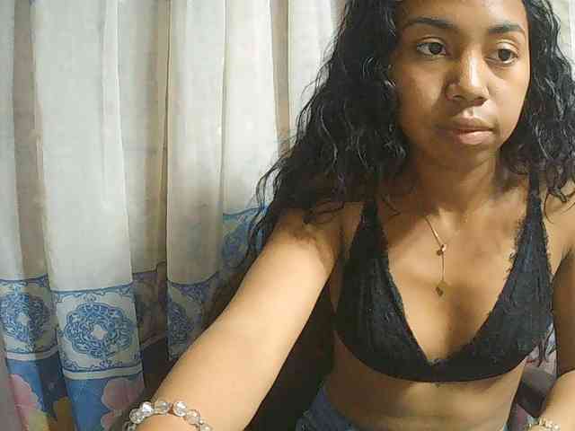 Natalie-Luxa webcam