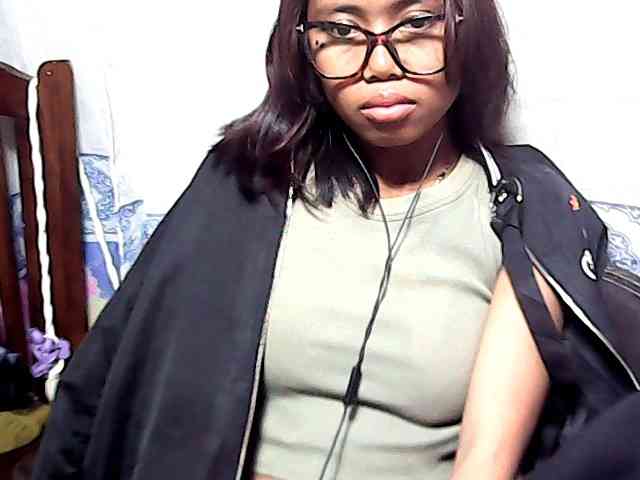 Natalie-Luxa webcam