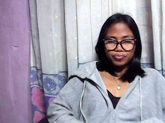 Natalie-Luxa webcam