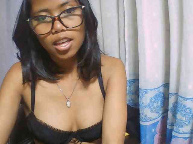 Natalie-Luxa webcam