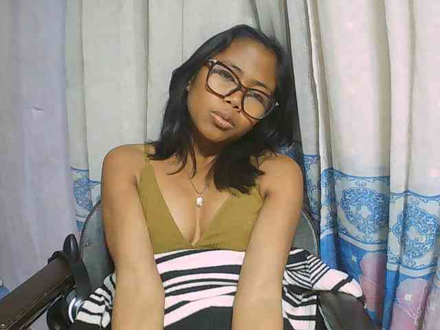 Natalie-Luxa webcam
