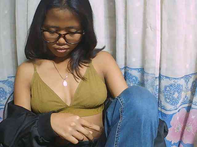 Natalie-Luxa webcam