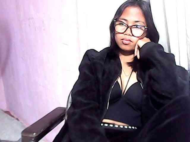 Natalie-Luxa webcam
