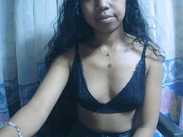 Natalie-Luxa webcam