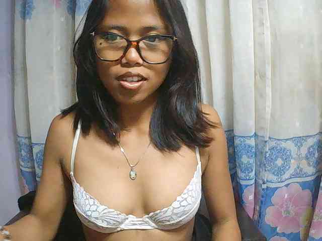 Natalie-Luxa webcam