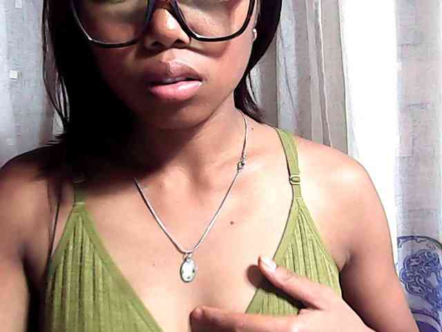 Natalie-Luxa webcam