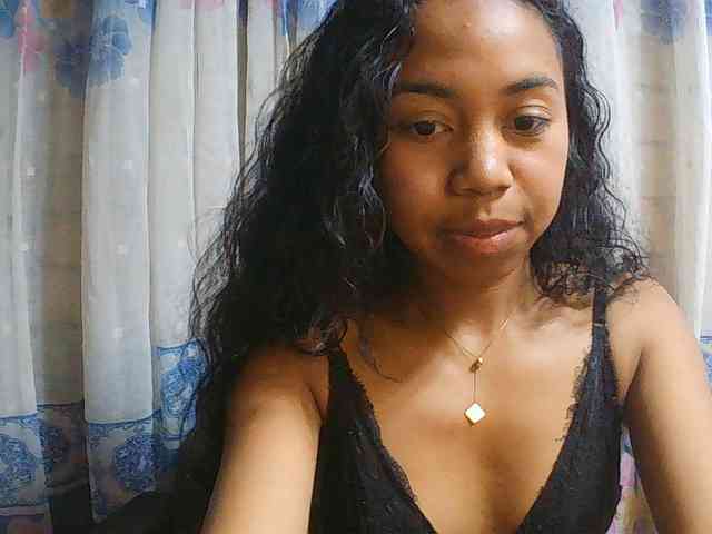 Natalie-Luxa webcam