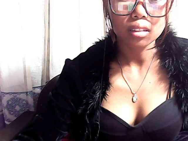 Natalie-Luxa webcam