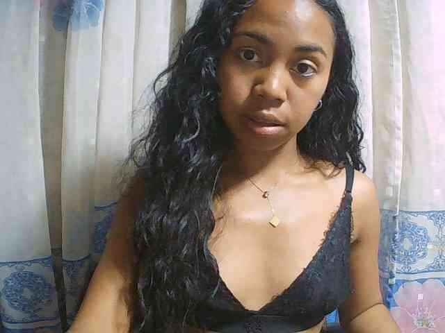 Natalie-Luxa webcam