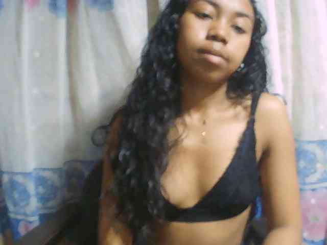 Natalie-Luxa webcam