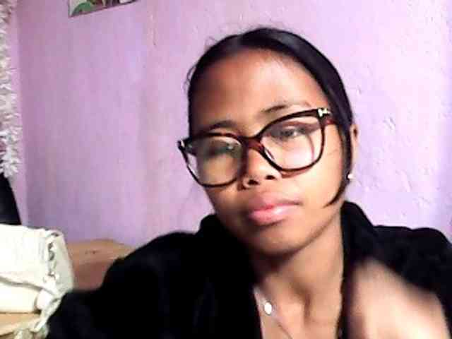 Natalie-Luxa webcam