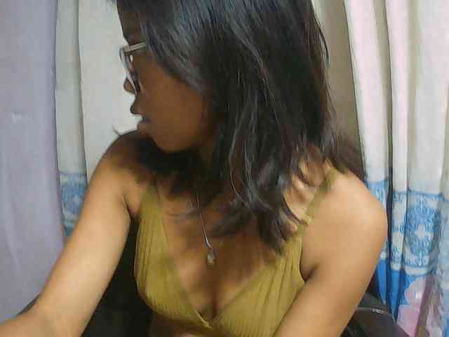 Natalie-Luxa webcam