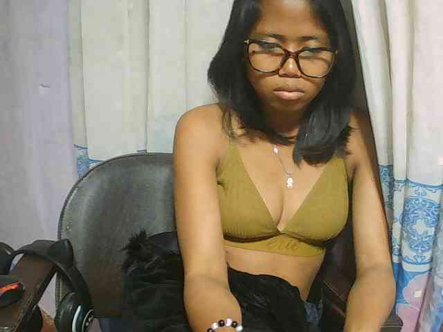 Natalie-Luxa webcam