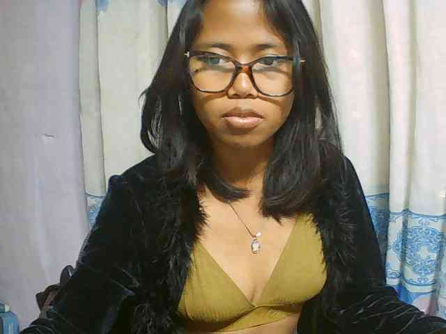 Natalie-Luxa webcam