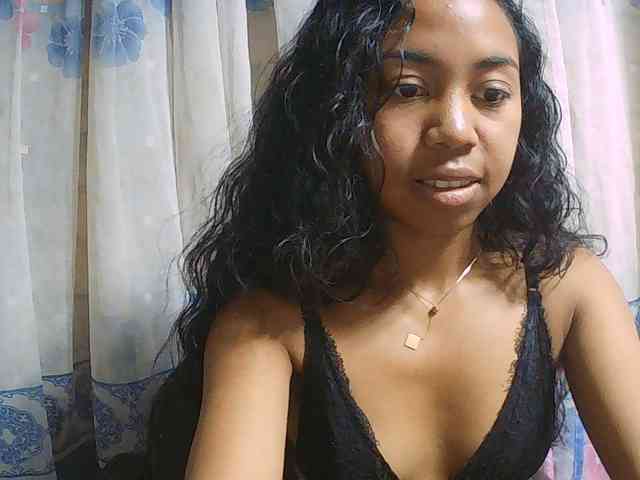 Natalie-Luxa webcam