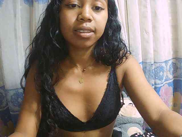 Natalie-Luxa webcam
