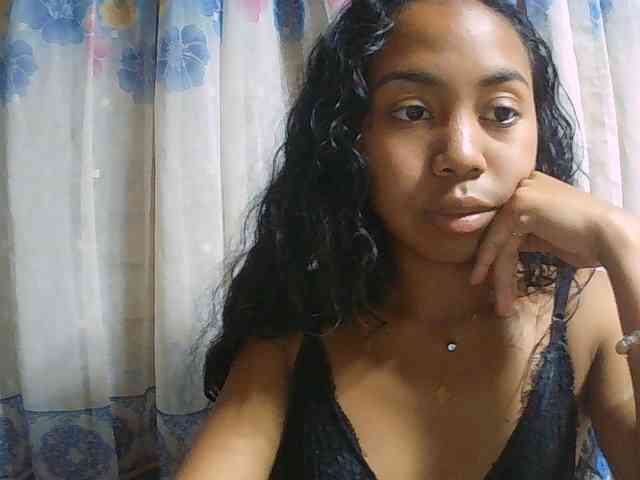 Natalie-Luxa webcam