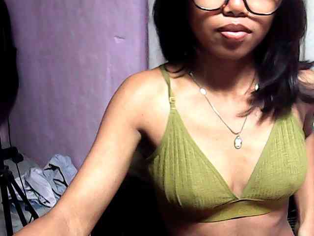 Natalie-Luxa webcam