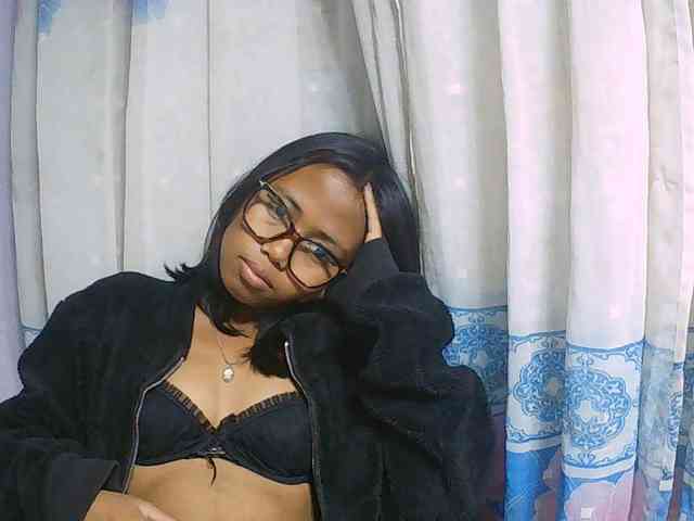 Natalie-Luxa webcam