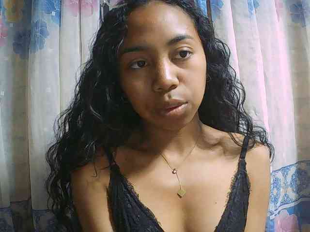 Natalie-Luxa webcam