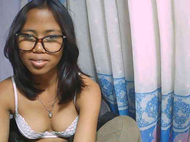 Natalie-Luxa webcam