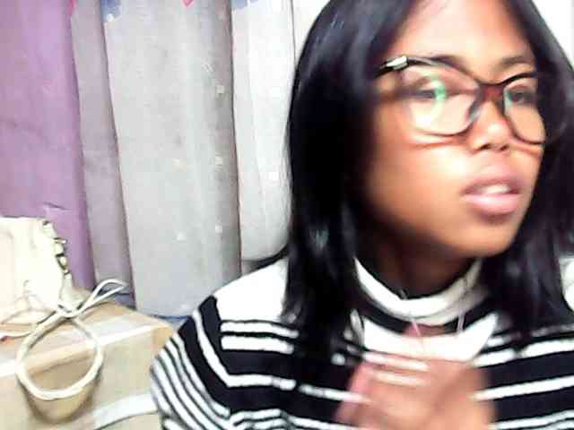 Natalie-Luxa webcam